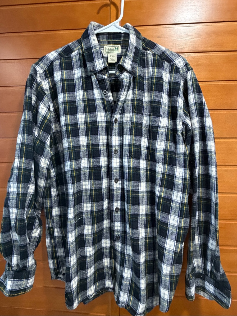 L.L. Bean Men's green navy & White Plaid Flannel Shirt M